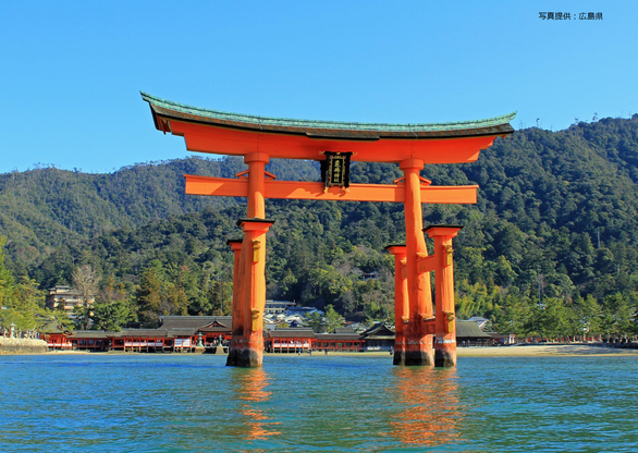 Santuario de Itsukushima en Miyajima durante tour de un día desde Hiroshima