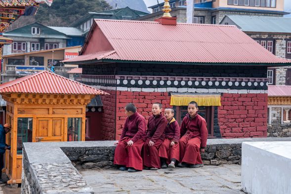 也可以看到許多藏族樂器、喇嘛長袍、與可愛的小喇嘛們。