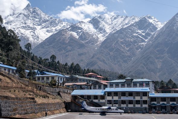 由盧卡拉Lukla (2,850m)乘坐小飛機 返回 加德滿都Kathmandu