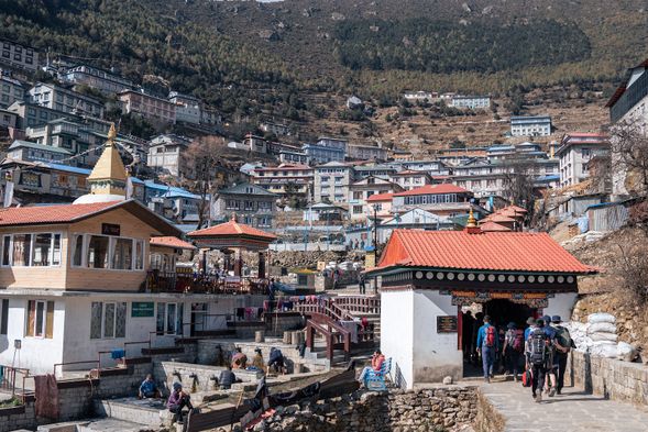 由法克定Phakding(2,650m ) 前往 南崎巴札Namche Bazaar (3,440m) ,今日路程約6小時。