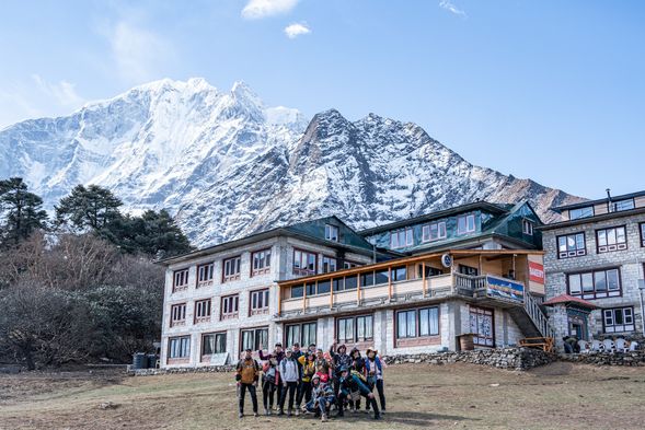 湯坡崎村落很美,四面被雪山包圍,身後是晚上入住的山屋,在雪白山脈的襯托下別具特色!