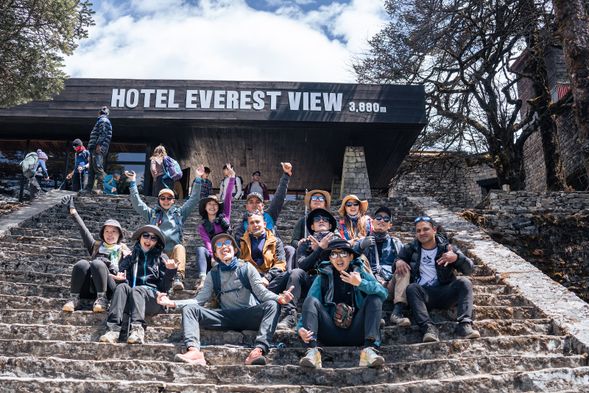 前往世界最高的飯店(約為台灣第二高峰—雪山的高度)喝茶欣賞聖母峰及其他山峰美景、國家公園總部參觀。