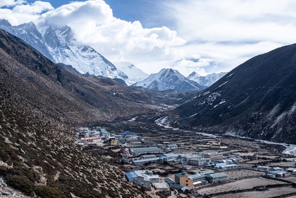 由 湯坡崎Tyangboche(3,855m) 前往 丁伯崎Dingboche (4,360m)
今日路程約5小時。