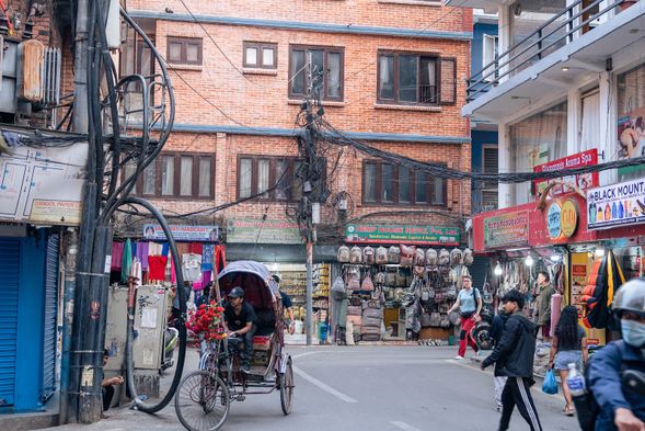 加德滿都 自由活動、購買紀念品。
專車接送至 特裡布胡凡國際機場 。