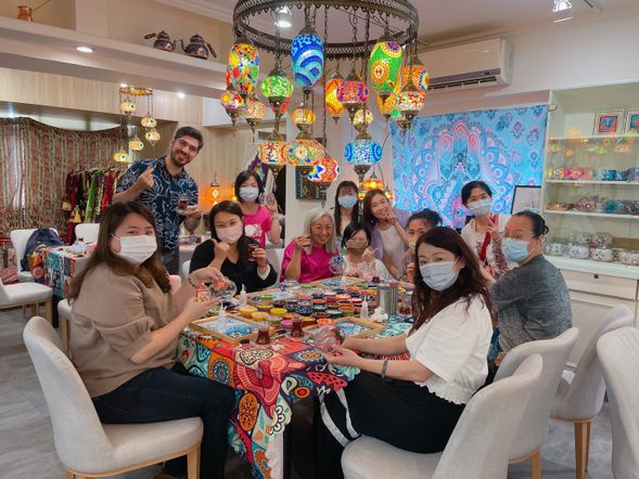 適合家人、好友一起體驗,邊玩邊享受土耳其下午茶,還可以擁有一盞美美的馬賽克燈~團體也可以包場喔!