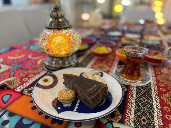 不只是喝咖啡,還有提供一份甜點,可以搭配咖啡與紅茶一起,感受土耳其下午茶氛圍,與好友一起享受難得的土耳其時光!