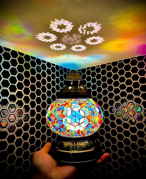 完成之後須等2~3週後製,需要上石膏固定與打磨光亮,完成之後,因玻璃製品不建議寄送,需要自取!
會電話或是官方line通知,就可以預約時間取作品!