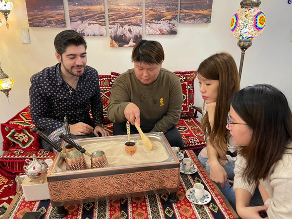 親自動手體驗沙煮咖啡的特色與樂趣