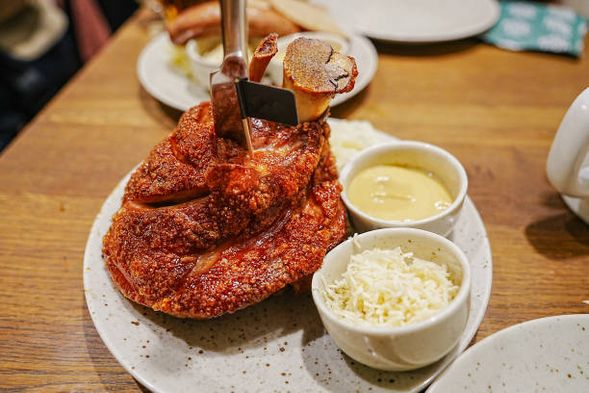 【 Breakfast 】Hotel buffet
【 Lunch 】Ve Skále"(Tour includes admission & beer tasting. Meals not included.)"
【 Dinner 】x