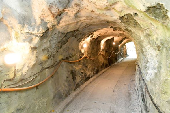 基隆嶼隧道山洞