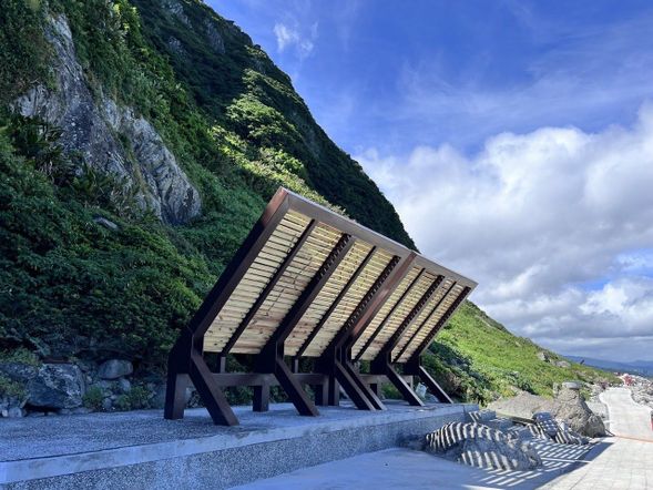 110年8月完工全新平面濱海步道~休憩亭