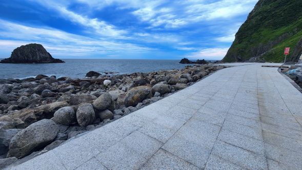 110年8月完工全新平面濱海步道~休憩亭