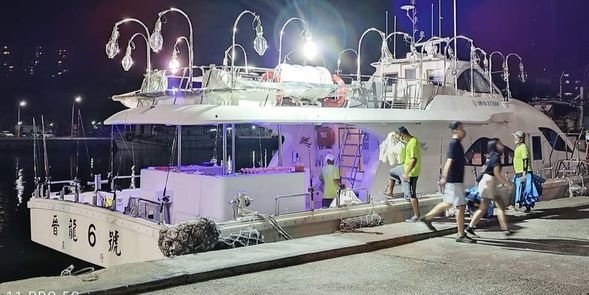 搭乘遊艇海釣趣