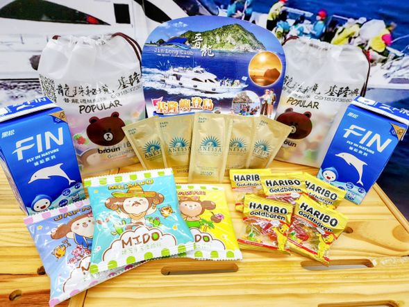 輕鬆報到、愉快出發!!
為簡化現場報到流程,參加旅客於出發日前完成刷卡或匯款手續,現場獨享領取【熊大防曬登島禮包】:日本原裝進口資生堂安耐曬金鑽高效防曬露旅行隨身包(SPF50+)、熊大防水束口袋、FIN運動飲料、堅果小點心 (如有部分贈品兌換完畢,將以其他贈品替代)