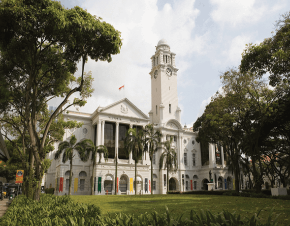 为纪念新加坡的开国元勋史丹福莱佛士爵士,新加坡共有二座他的雕像。来到维多利亚剧院与音乐厅,您将看到最原始的一尊雕像,感受新加坡开启新纪元的华丽篇章。另一尊仿造雕像则在不远处的新加坡河畔。