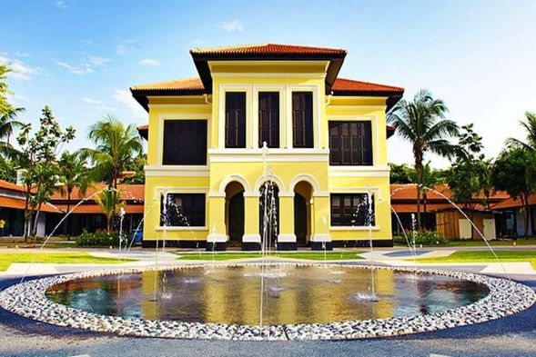 甘榜格南皇宫(Istana Kampong Glam,也拼写为“Gelam”)是新加坡马来皇室的住所和历史宅邸,位于甘榜格南(Kampong Glam)的中心。如今,甘榜格南王宫被保留为马来传统文化中心。