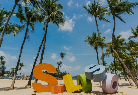 With the Sentosa Line, enjoy another cable car ride as you fly over the tree tops with a panoramic view of Siloso Beach. Watch out for the gliders on the Megazip as you arrive into the last station on the Sentosa Line – Siloso Point Station.