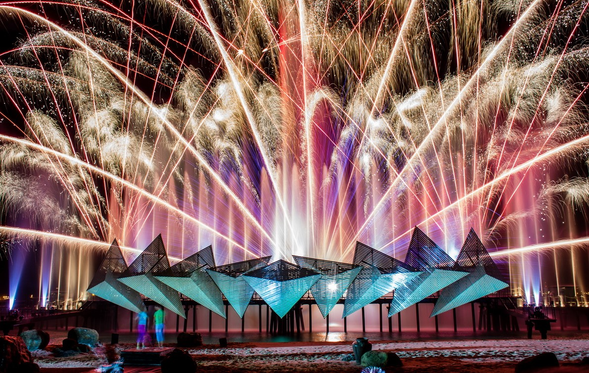 If time permits, take a leisurely walk down Siloso Beach to the Beach Station with some time for a light dinner before you watch the Wings of Time Show.
End your day at Sentosa with the Award Winning Outdoor Night Show – Wings of Time set against the majestic open sea. Be mesmerized by a multi-sensory presentation of water display, laser show, fire effects and spectacular music as you soar through space and time in a magic adventure.