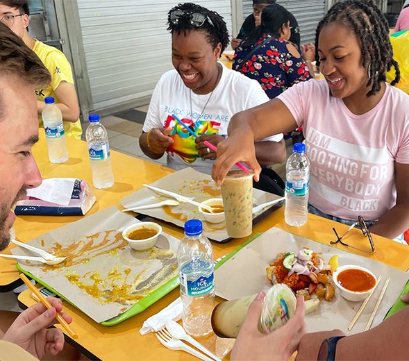 Sample Local Food Highlights
Experience the different food cultures in Singapore and try some snacks from all 3 ethnic groups!
Hainanese Chicken Rice / Carrot Cake (Chinese)
Gado Gado or Mee Rebus (Malay)
Savoury samosas or Prata (Indian)
An iced cold drink to beat the heat!
*Food will be substituted with a similar item in certain situations (e.g. stall is closed during the tour or the food is not available)