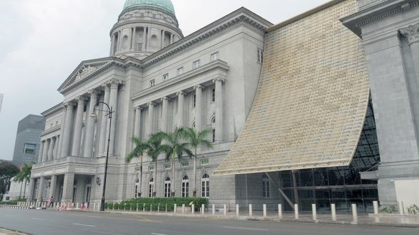 Explore the city by driving round the Civic District, passing by the Padang, Singapore Cricket Club, historic Parliament House and the National Gallery Singapore. The Gallery consists of the former Supreme Court Building and the City Hall.