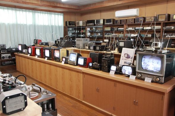 16:00 庄原市口和郷土資料館
歴史・民俗資料やレトロな音響機器や映像機器が並ぶ地域の暮らしぶりを後世へつなぐ施設