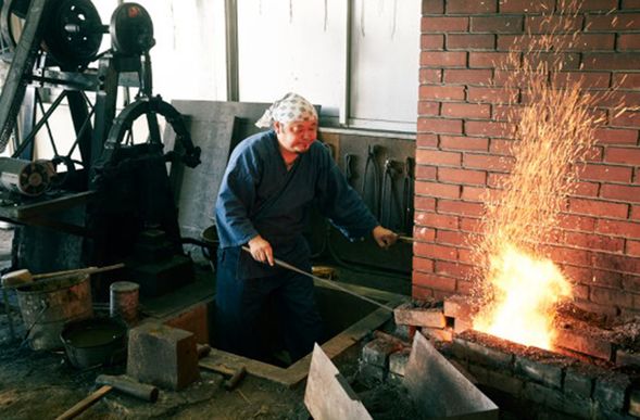 13:20 奥出雲たたらと刀剣館
日本刀鍛錬実演見学(14:00~)