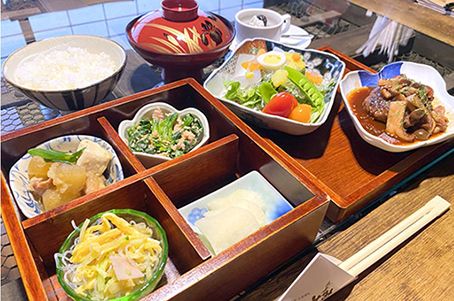 12:00 やませみ
古民家レストランで昼食:おまかせ定食