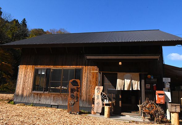 12:00 鉄師 卜蔵家 たたらの家
昼食:出雲そば