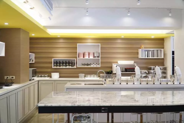 乾淨明亮的體驗空間,現場服務人員的親切協助,讓您輕鬆做出夢幻蛋糕