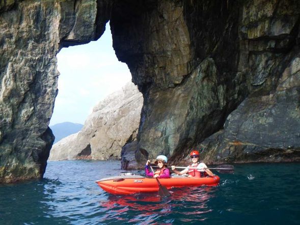 教練從旁協助外,也會用相機幫忙拍照