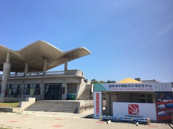 請自備交通工具前往嵵裡沙灘遊憩中心(波賽頓海洋運動俱樂部)集合報到,集合後會由教練一同帶領前往浮潛地點