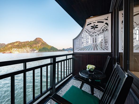 豪華間配有空調和私人陽台,可欣賞海景。