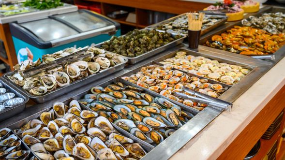 晚餐:吉婆島現撈海鮮燒烤火鍋吃到飽(軟飲甜點無限享用)