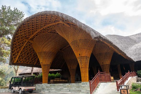 當從電動車抵達大廳時,心裡的第一個想法就是⋯⋯真的和照片一模一樣,兼具質感及美學的山坡,不枉坐車的辛勞,一切相當值得。