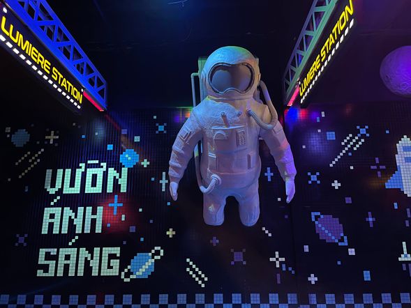 大叻藝術光影花園(Dalat Lumiere Light Garden):適合喜歡拍照、打卡與沉浸式體驗的遊客,尤其年輕族群。