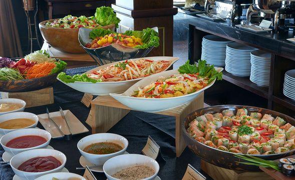 當遊輪經過天宮洞、木頭洞和鬥雞島時,早餐將在Le Marin餐廳供應。