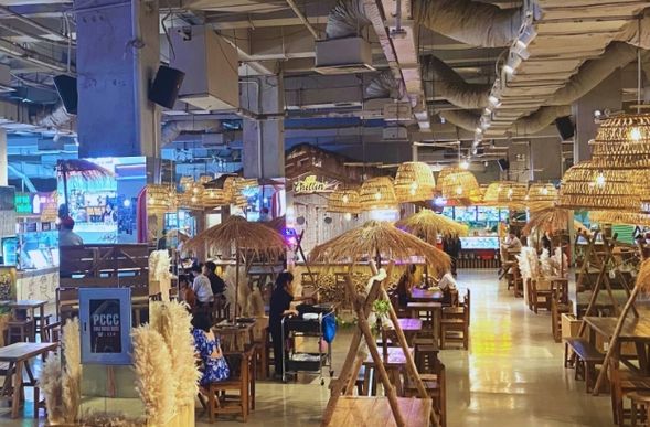 深入在地第五郡中央市場,體驗喧囂熱鬧的華埠日常,採買地道伴手禮。