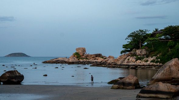 探訪傳奇的海濱巨石群:鐘嶼岬(五指岩)