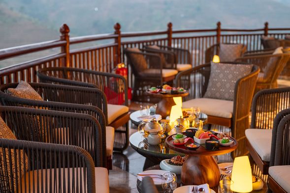 下午茶部份相當精緻,獨特梯田環繞成為最美風景,伴隨清涼的微風吹拂,傍晚時分的景緻更加怡人。