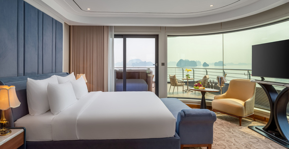 【MAJESTY尊榮房】
艙室數量:2
位置:第三層甲板
面積:78平方米
床型:1 張加大雙人床
特色:私人陽台、海景浴缸、按摩浴缸