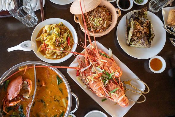 12:30 享用當地風味餐