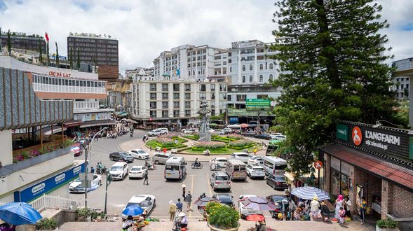 大叻市集(Da Lat Market):聚集新鮮花卉、蔬果、當地小吃與特產商店。