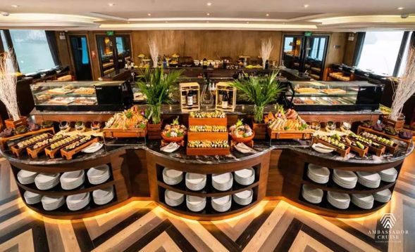 一邊欣賞美麗風景時,一邊享用優質午餐。