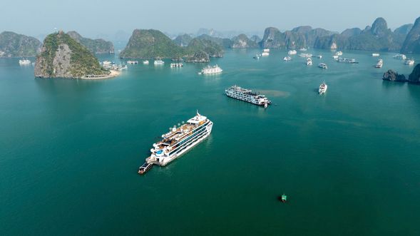 下龍灣經典一日遊LUNA HALONG CRUISE(驚訝洞、TITOP島)