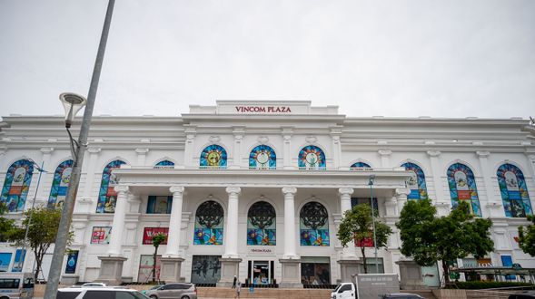 午餐:在Vincom購物中心自由逛街並自理午餐