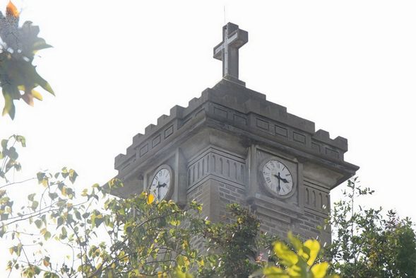 芽莊大教堂為百年法式哥德式石造建築,是絕美歐風打卡聖地。