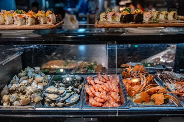 晚餐:Ngon Gallery海鮮自助餐(含每人半隻龍蝦、軟飲