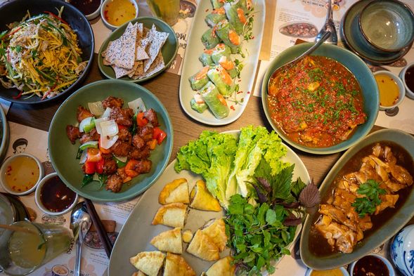 其實MAMMOM restaurant給我的感覺較為難忘及強烈,除了餐廳風格外,菜色上有讓甘單哥耳目一新的感受,而不是常見的那些菜色而已,畢竟絕大部份的小吃或大家耳熟能詳的就是那幾樣,至少在這裡有一點「新」的感覺,而且價格不貴且服務及品質都不錯,是可以很放心且吃的開心的餐廳。