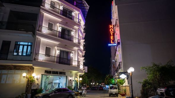 08:00 飯店接客人