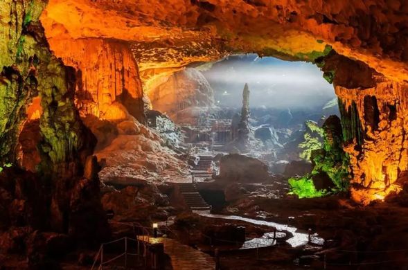 探索崇山洞穴——海灣中最大、最壯觀的洞穴,擁有各種獨特形式的奇妙而神秘的千年鐘乳石。